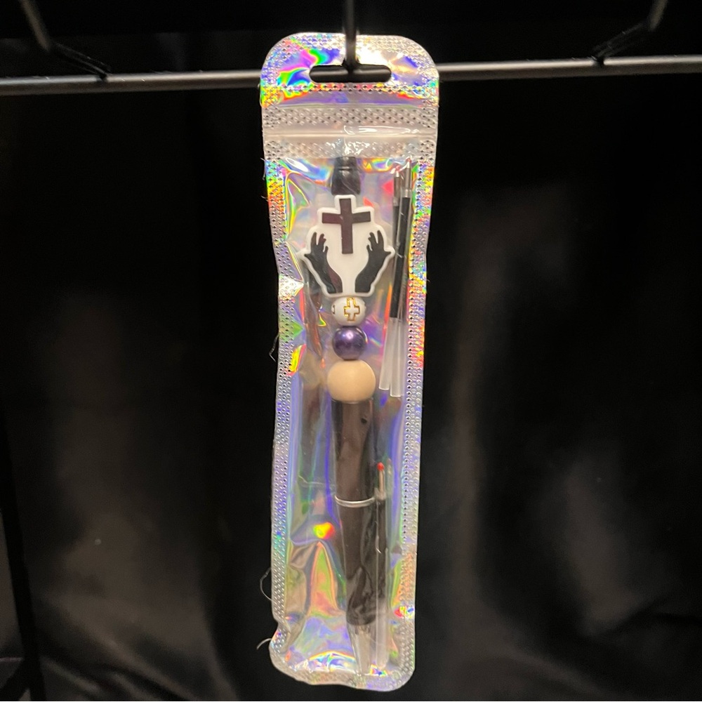 Black and White Cross focal bead pen